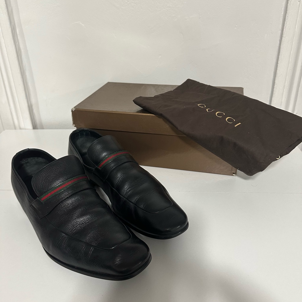 Gucci Black Leather Men's Slip-On Loafers With Green And Red Stripe - 12 D